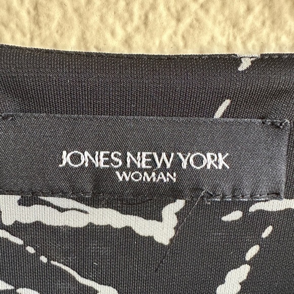 Jones New York Woman Wrap Top Black Ivory- Plus Size 1X - Picture 6 of 6